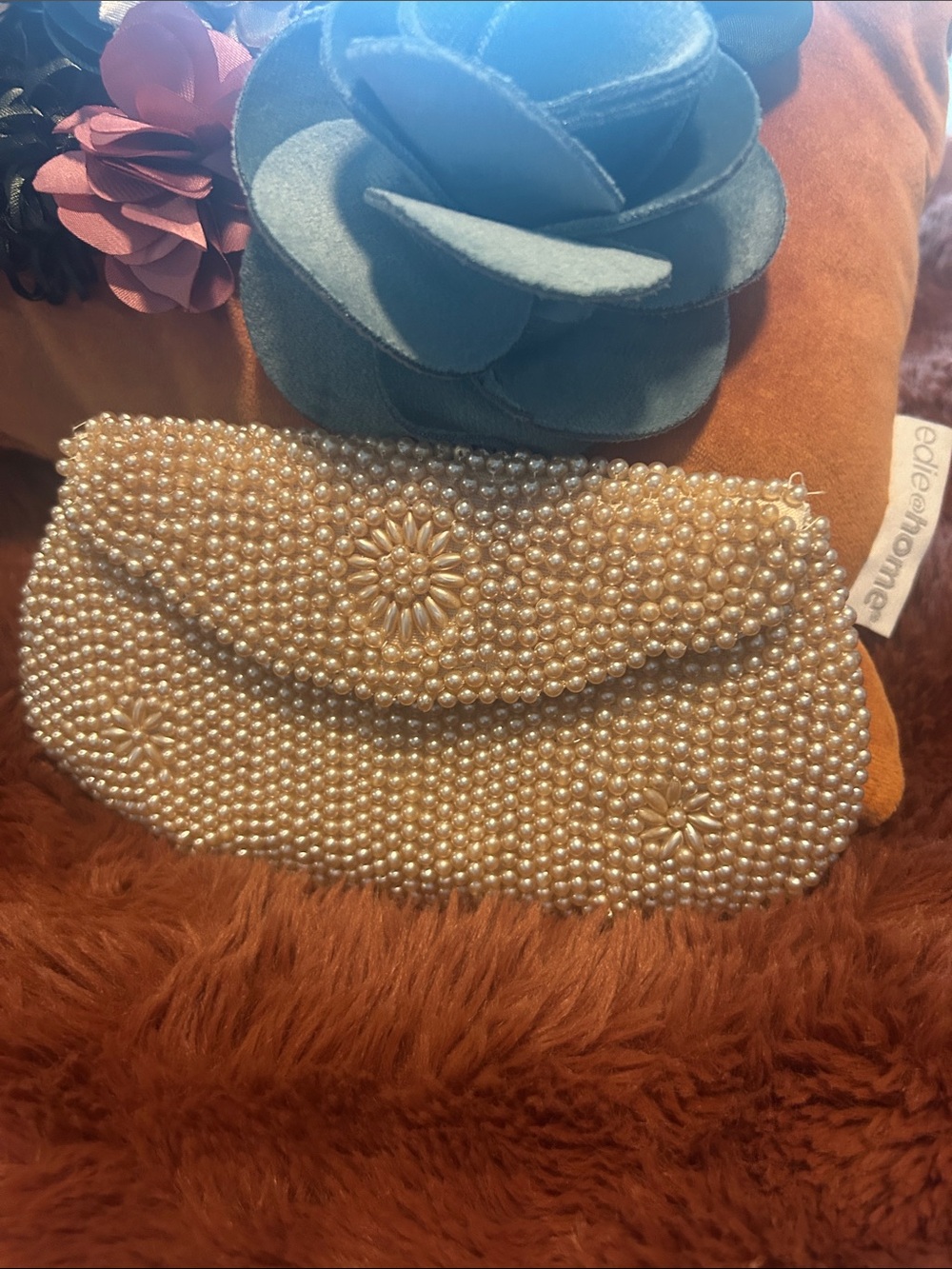 La regale Japan Pearl-Beaded Evening Clutch in Champagne